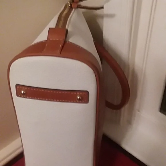 🎁 SOLD NEW Dooney & Burke White w SaddleTan Bag/Crossbody - Picture 6 of 12